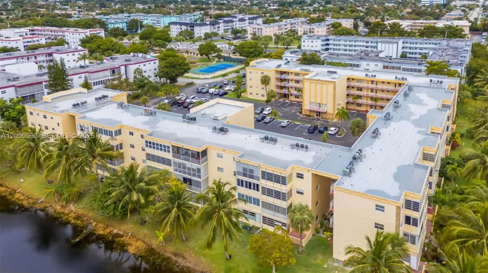 3990 NW 42nd Ave #403 Lauderdale Lakes, FL 33319