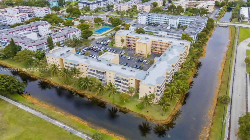 3990 NW 42nd Ave #403 Lauderdale Lakes, FL 33319