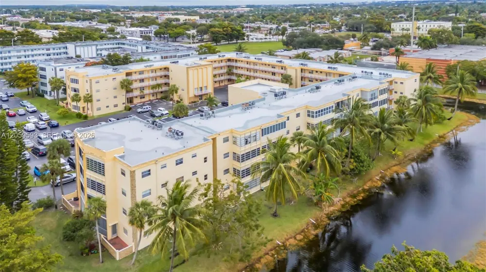 3990 NW 42nd Ave #403 Lauderdale Lakes, FL 33319