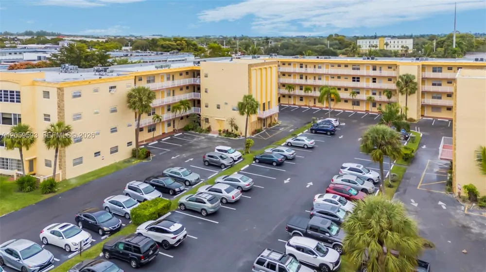 3990 NW 42nd Ave #403 Lauderdale Lakes, FL 33319