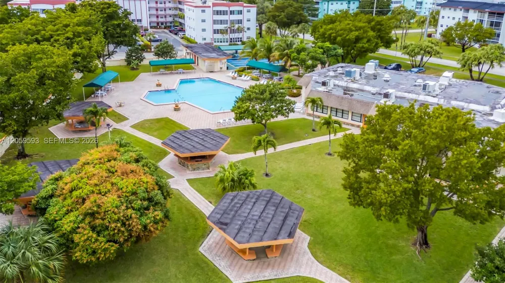 3990 NW 42nd Ave #403 Lauderdale Lakes, FL 33319