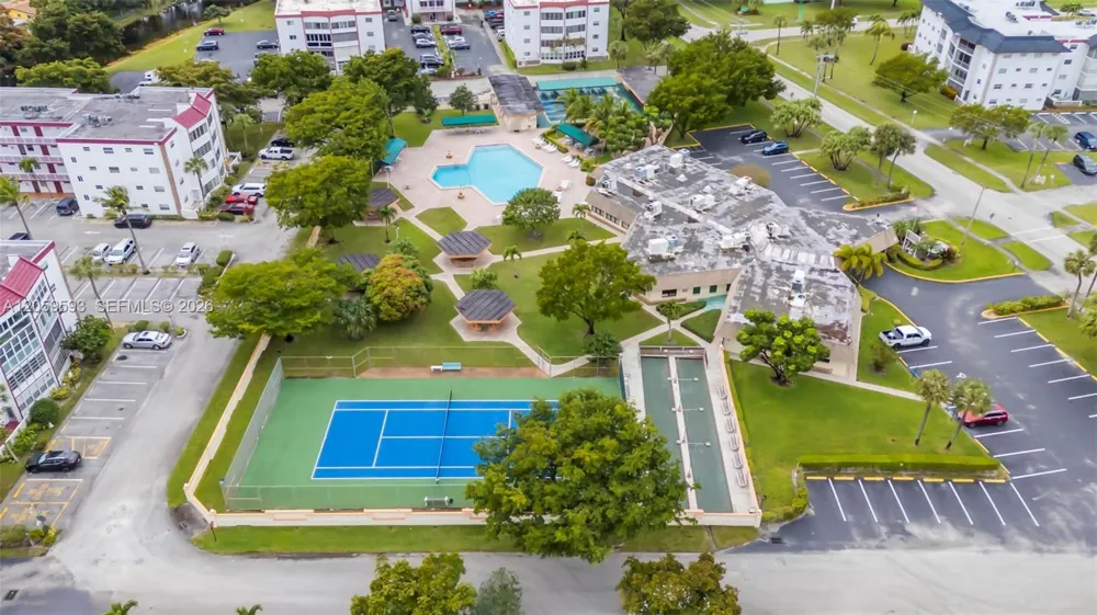 3990 NW 42nd Ave #403 Lauderdale Lakes, FL 33319