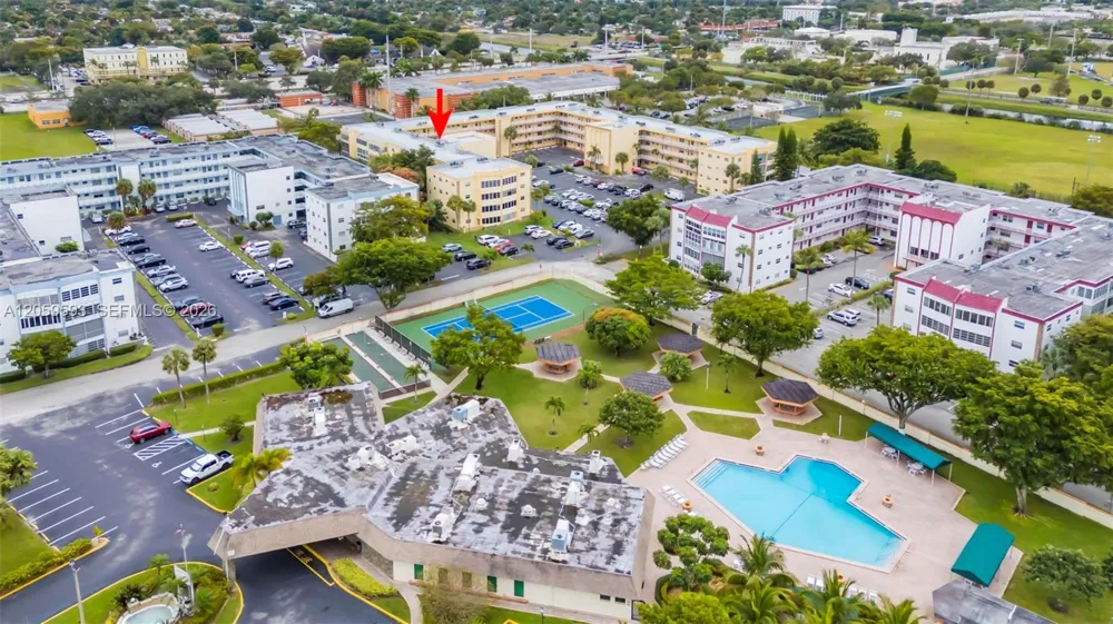 3990 NW 42nd Ave #403 Lauderdale Lakes, FL 33319