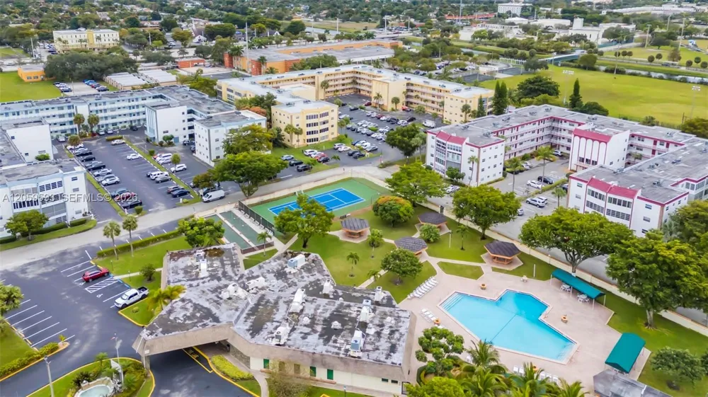 3990 NW 42nd Ave #403 Lauderdale Lakes, FL 33319