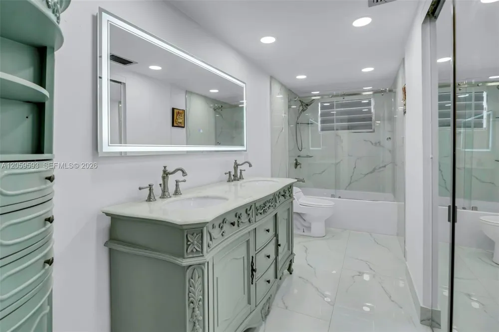 3990 NW 42nd Ave #403 Lauderdale Lakes, FL 33319