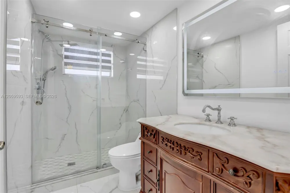 3990 NW 42nd Ave #403 Lauderdale Lakes, FL 33319