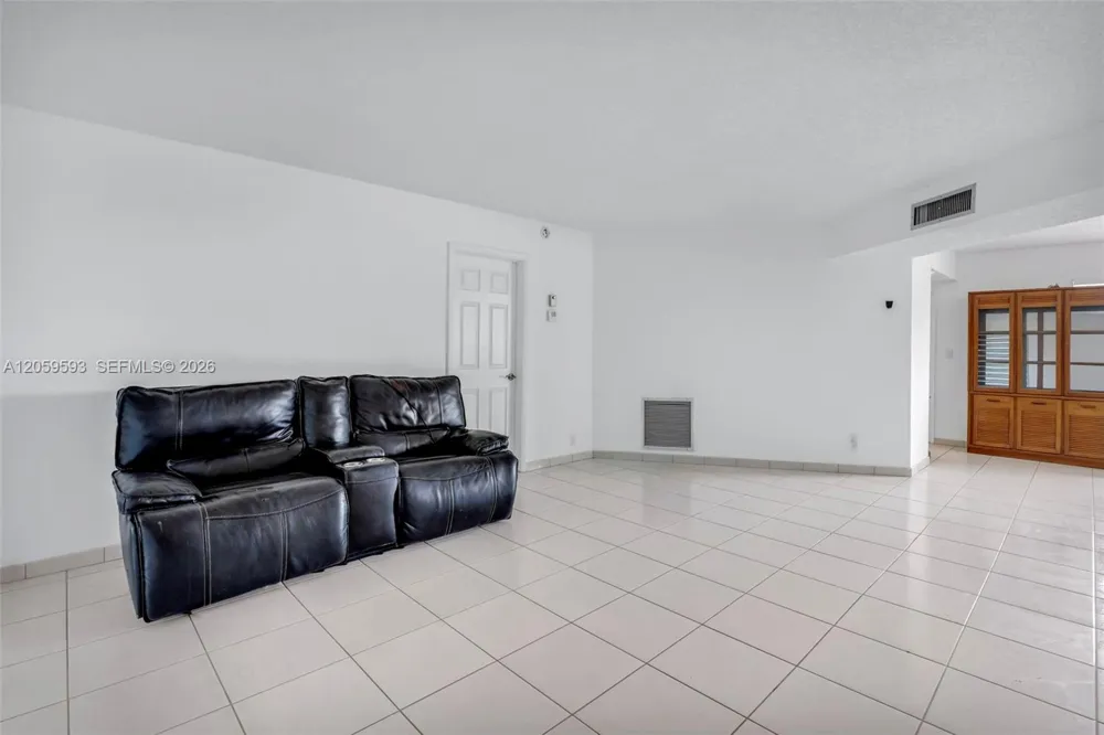 3990 NW 42nd Ave #403 Lauderdale Lakes, FL 33319