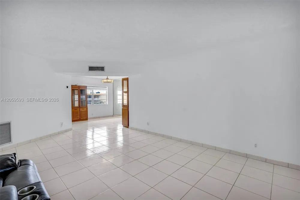 3990 NW 42nd Ave #403 Lauderdale Lakes, FL 33319