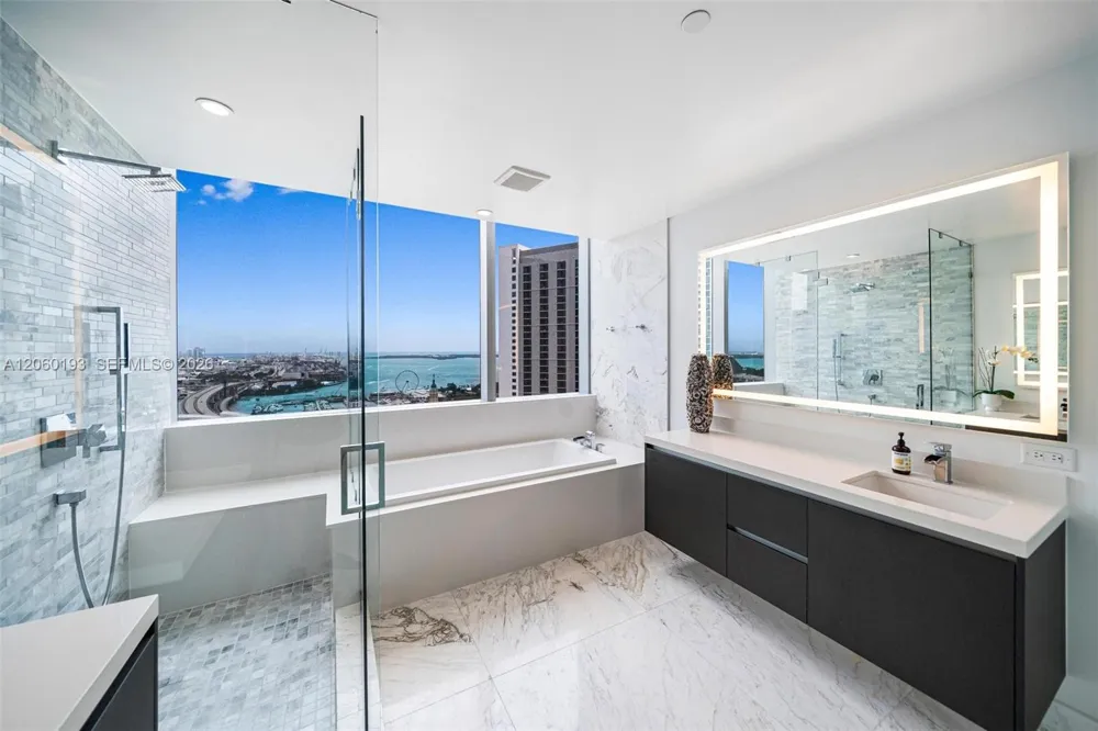851 NE 1st Ave #2911 Miami, FL 33132
