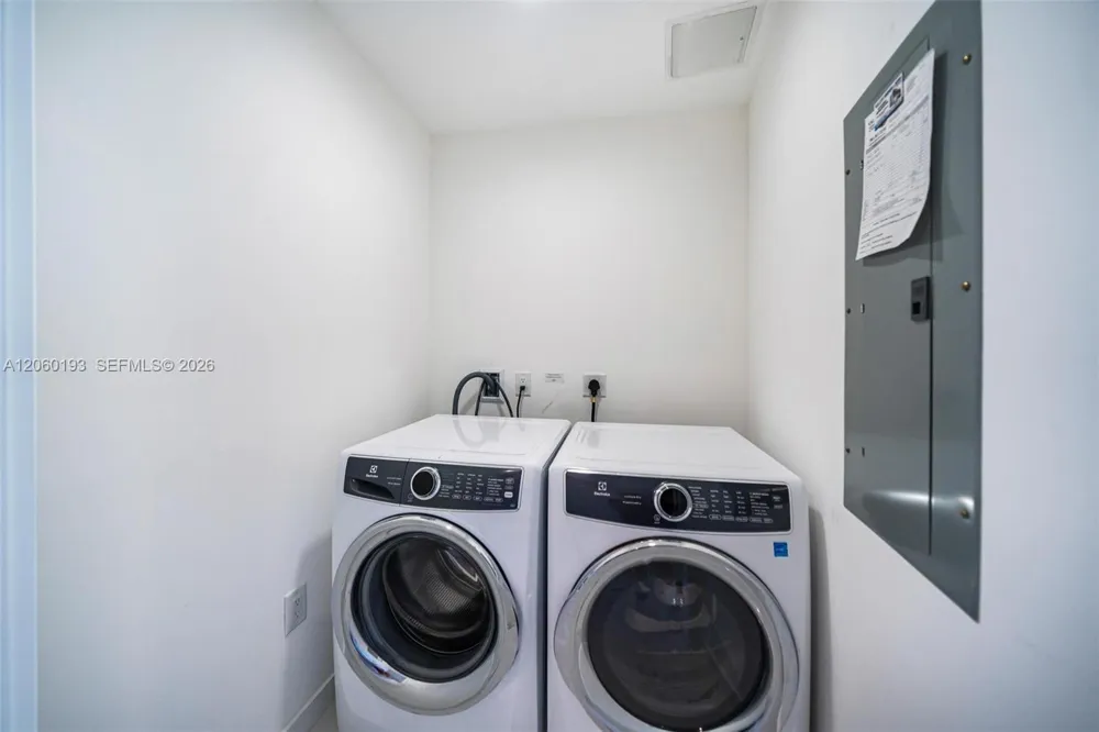 851 NE 1st Ave #2911 Miami, FL 33132