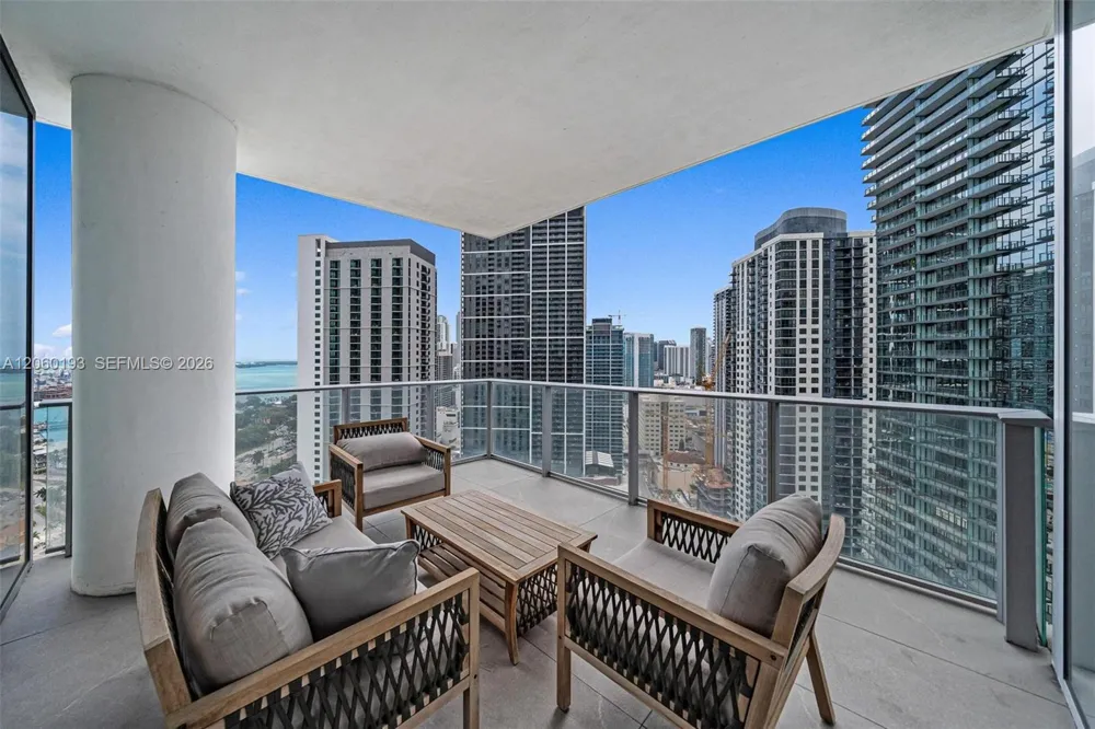 851 NE 1st Ave #2911 Miami, FL 33132