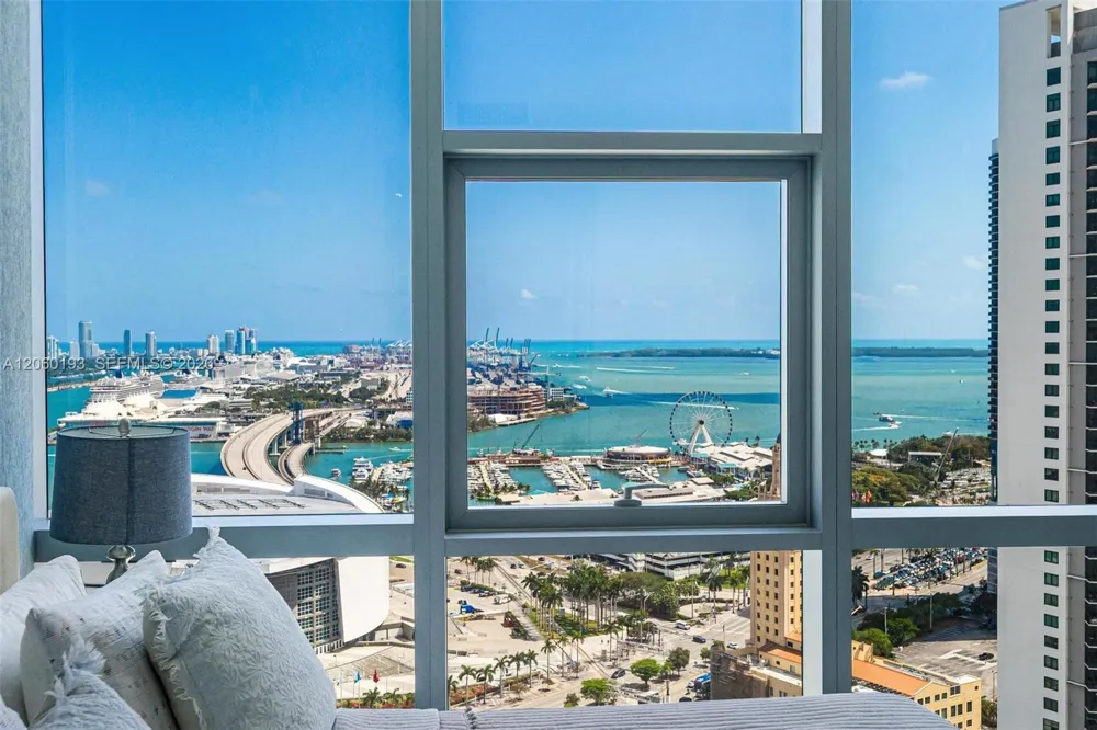 851 NE 1st Ave #2911 Miami, FL 33132