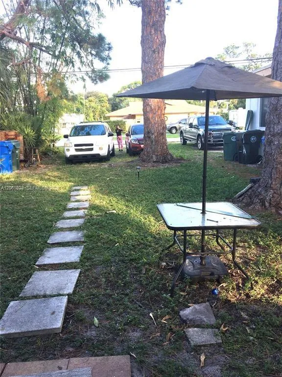 3477 NE 13th Ave #B Oakland Park, FL 33334