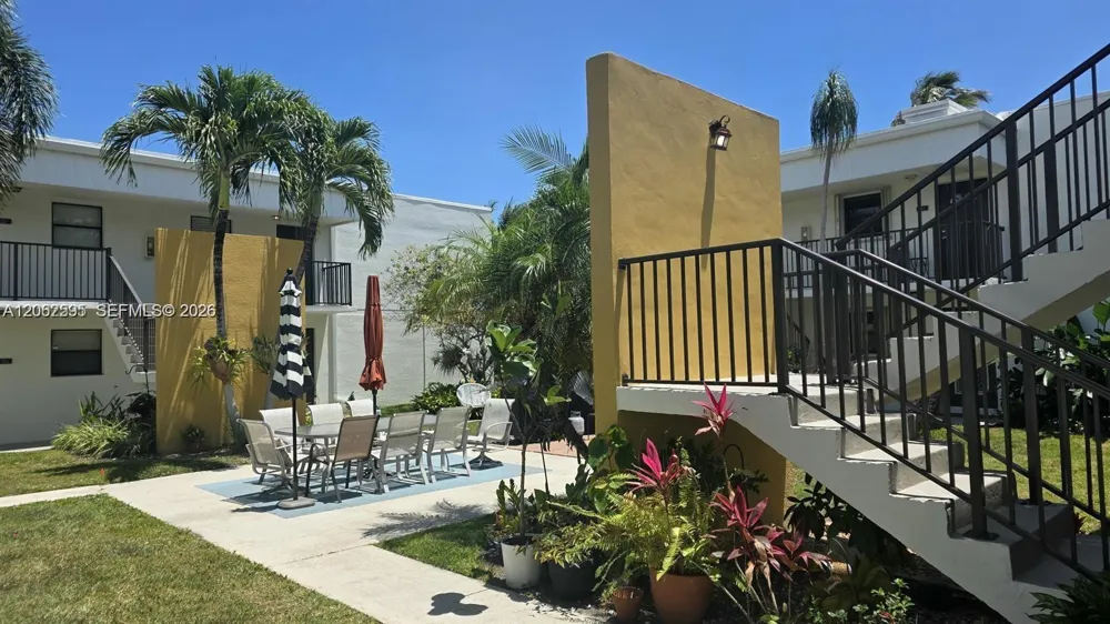 524 Osprey Dr #10B Delray Beach, FL 33444