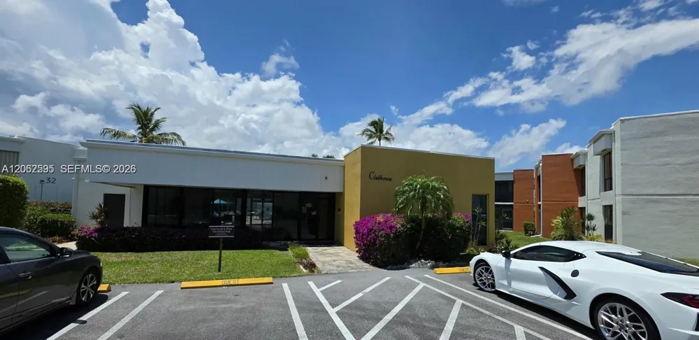 524 Osprey Dr #10B Delray Beach, FL 33444