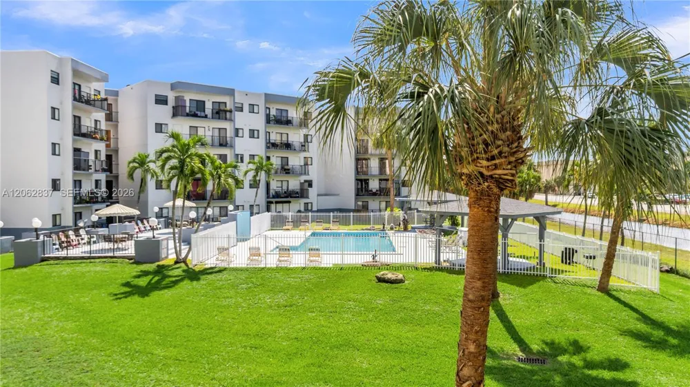 1820 W 53rd St #204 Hialeah, FL 33012