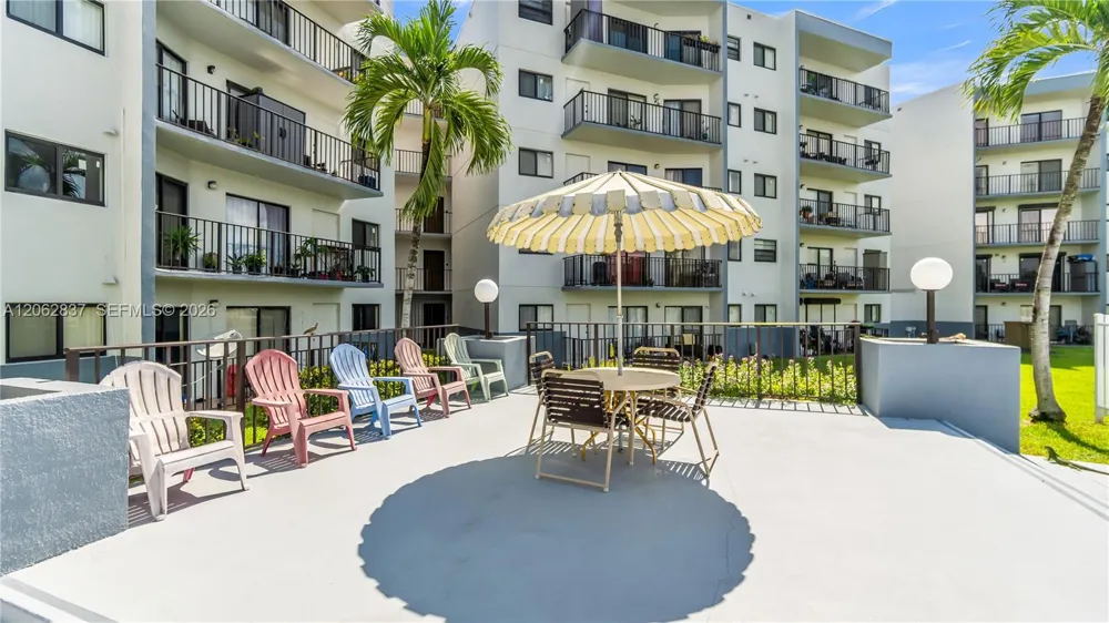 1820 W 53rd St #204 Hialeah, FL 33012