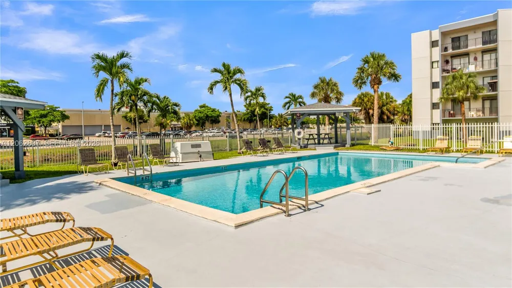 1820 W 53rd St #204 Hialeah, FL 33012