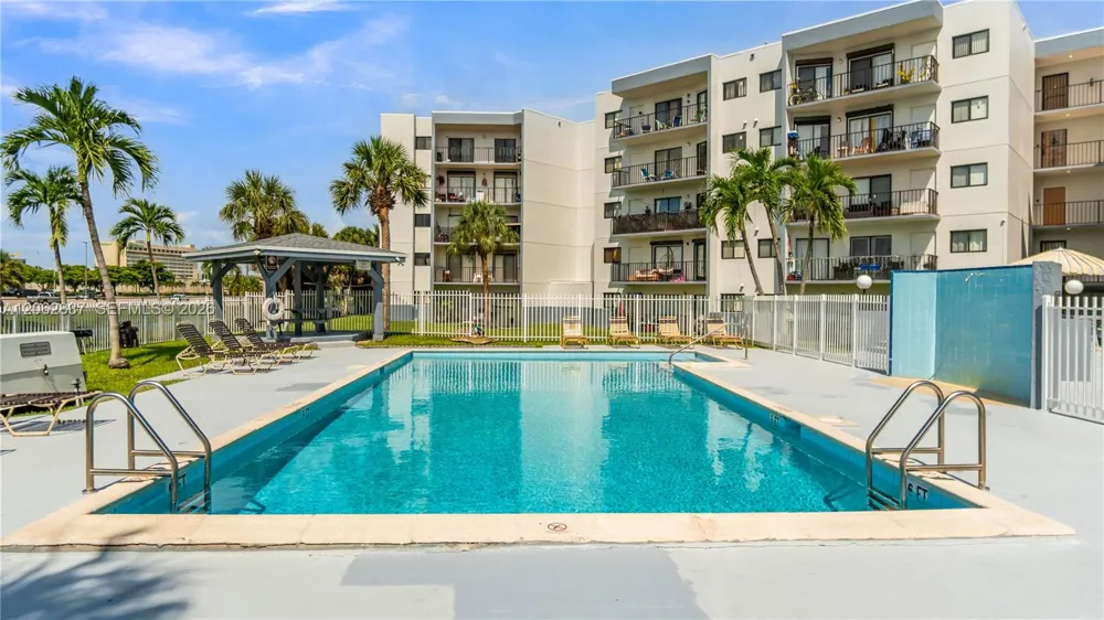 1820 W 53rd St #204 Hialeah, FL 33012