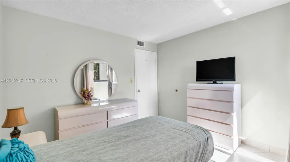 1820 W 53rd St #204 Hialeah, FL 33012