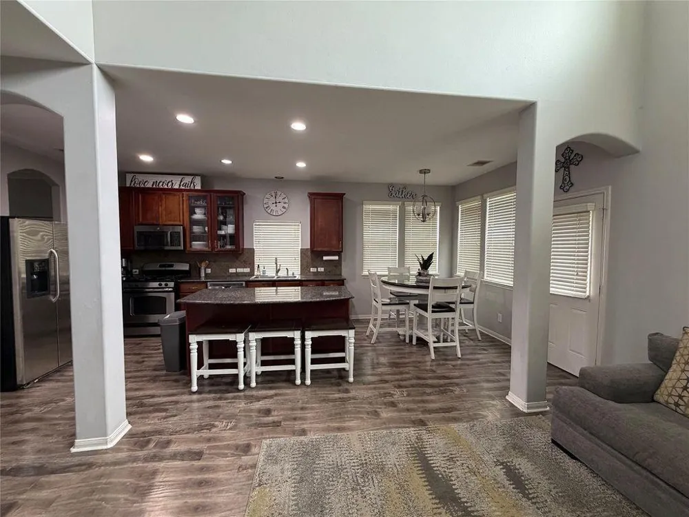1702 Lansing Cove Drive Fresno, TX 77545