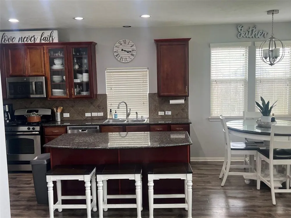 1702 Lansing Cove Drive Fresno, TX 77545