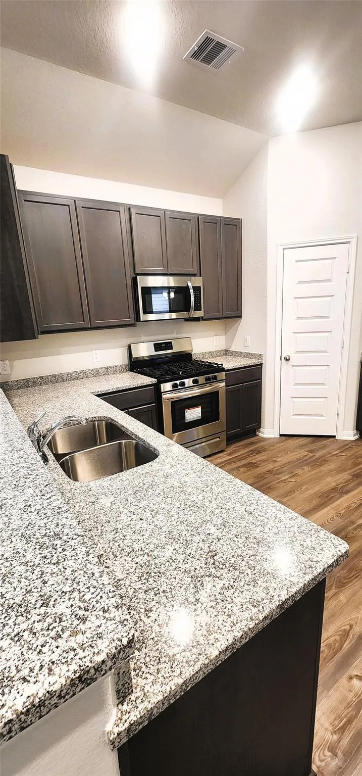 207 Tejas Village Parkway Beasley, TX 77417