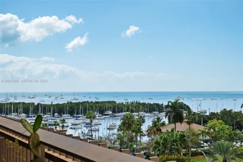 2901 S Bayshore Dr #8E