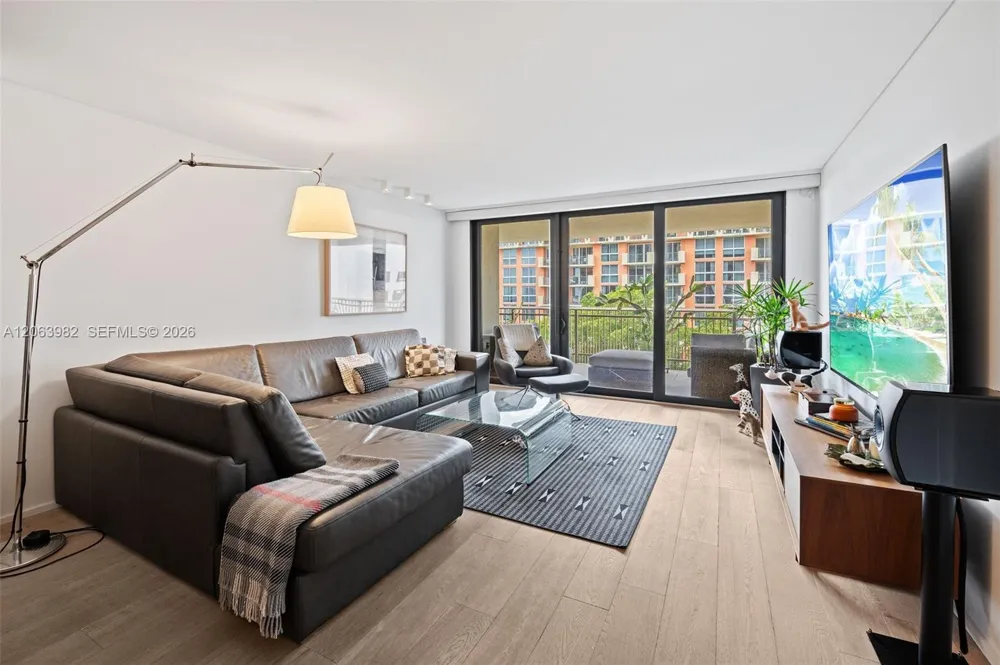 2901 S Bayshore Dr #8E Coconut Grove, FL 33133