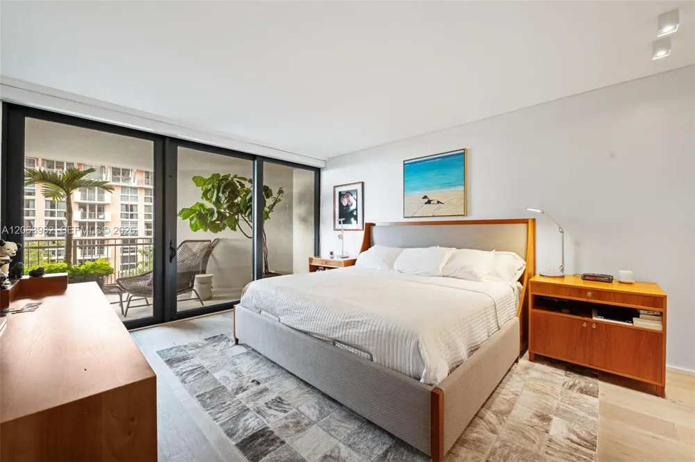 2901 S Bayshore Dr #8E Coconut Grove, FL 33133