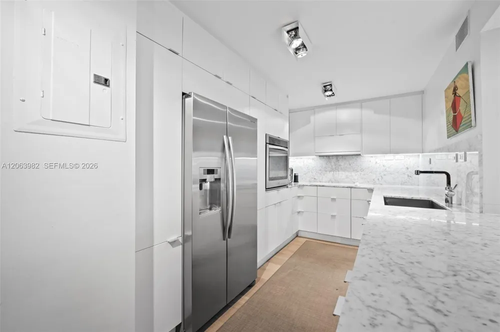 2901 S Bayshore Dr #8E Coconut Grove, FL 33133