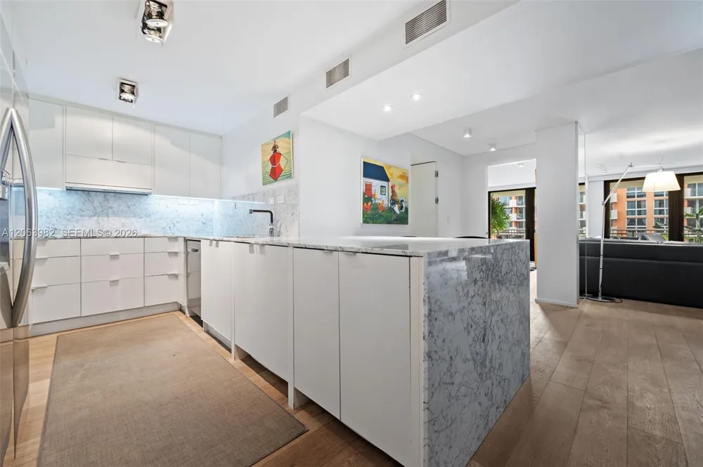 2901 S Bayshore Dr #8E Coconut Grove, FL 33133