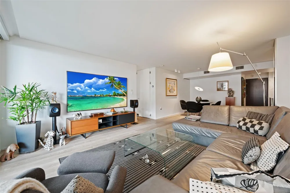 2901 S Bayshore Dr #8E Coconut Grove, FL 33133