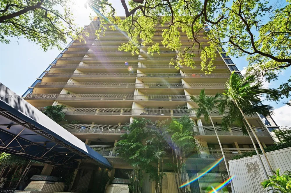 2901 S Bayshore Dr #8E Coconut Grove, FL 33133