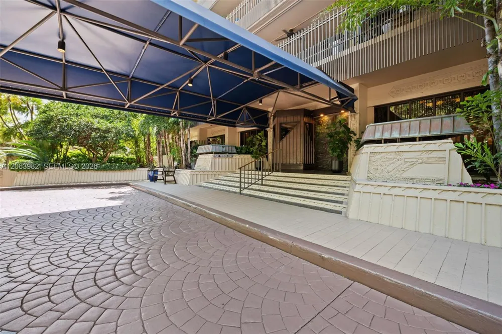 2901 S Bayshore Dr #8E Coconut Grove, FL 33133