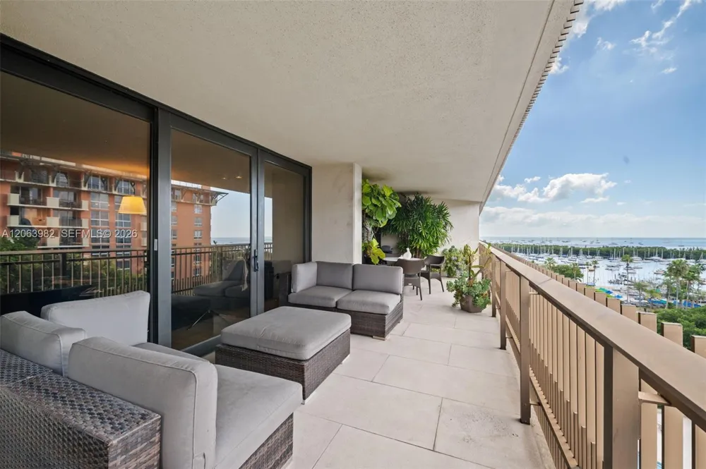 2901 S Bayshore Dr #8E Coconut Grove, FL 33133
