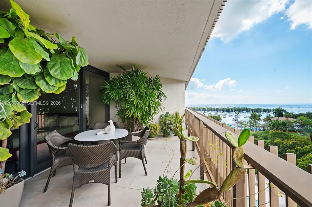 2901 S Bayshore Dr #8E Coconut Grove, FL 33133