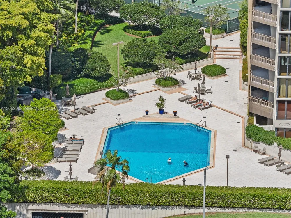 2901 S Bayshore Dr #8E Coconut Grove, FL 33133