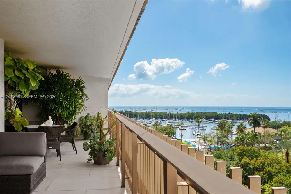 2901 S Bayshore Dr #8E Coconut Grove, FL 33133