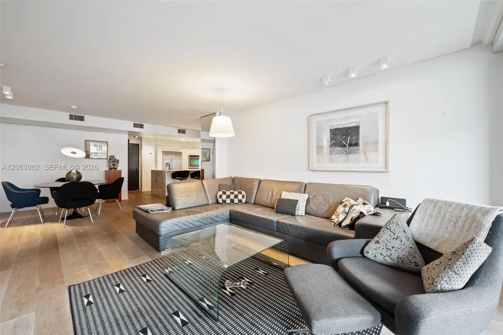 2901 S Bayshore Dr #8E Coconut Grove, FL 33133