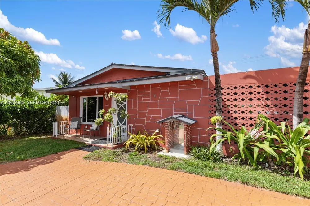 1211 NW 179th St Miami Gardens, FL 33169