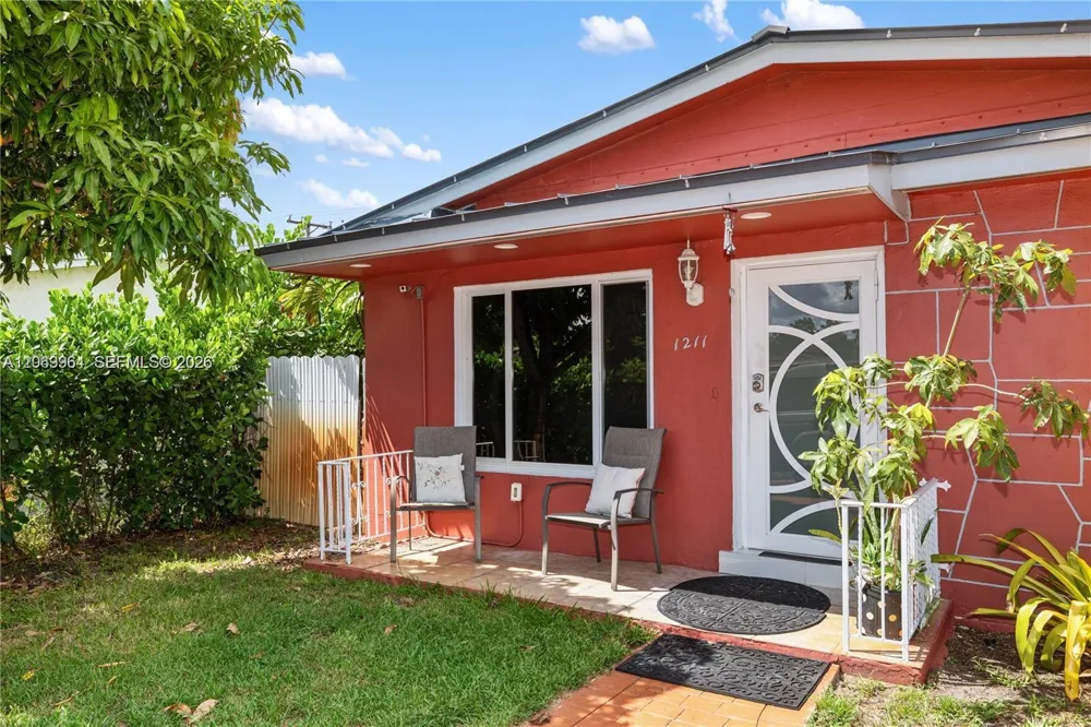 1211 NW 179th St Miami Gardens, FL 33169
