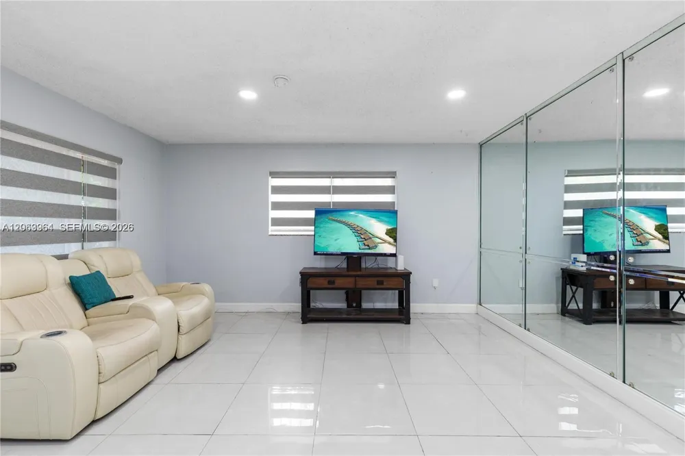 1211 NW 179th St Miami Gardens, FL 33169