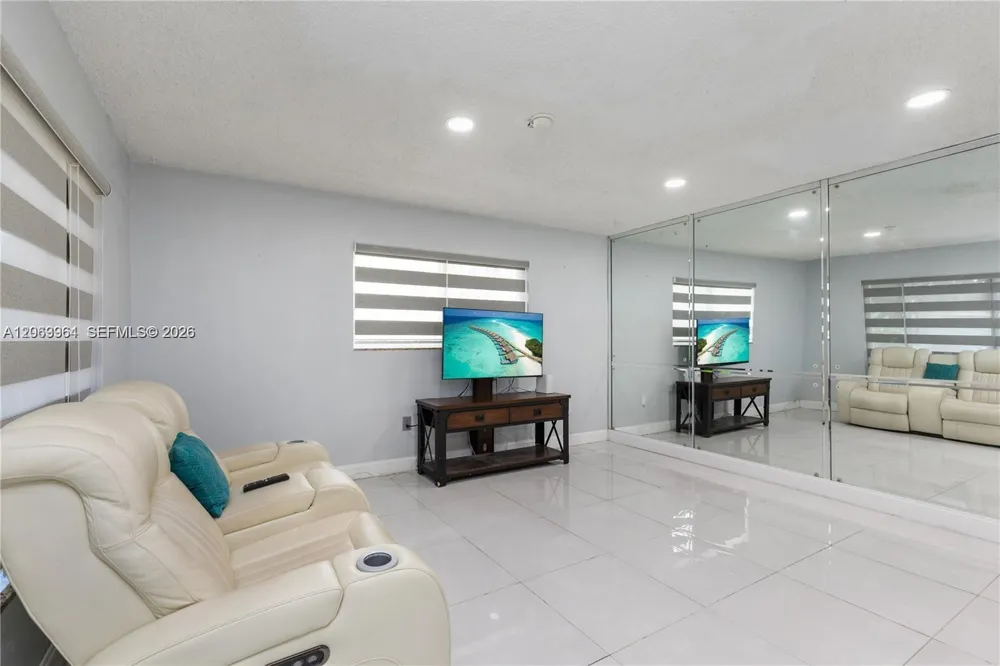 1211 NW 179th St Miami Gardens, FL 33169