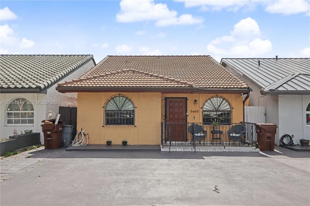 5465 W 21st Ct Hialeah, FL 33016