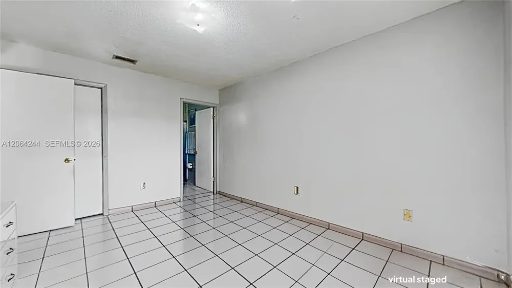 5465 W 21st Ct Hialeah, FL 33016