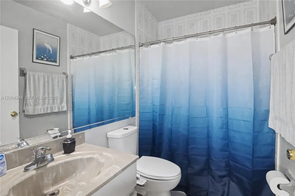 5465 W 21st Ct Hialeah, FL 33016