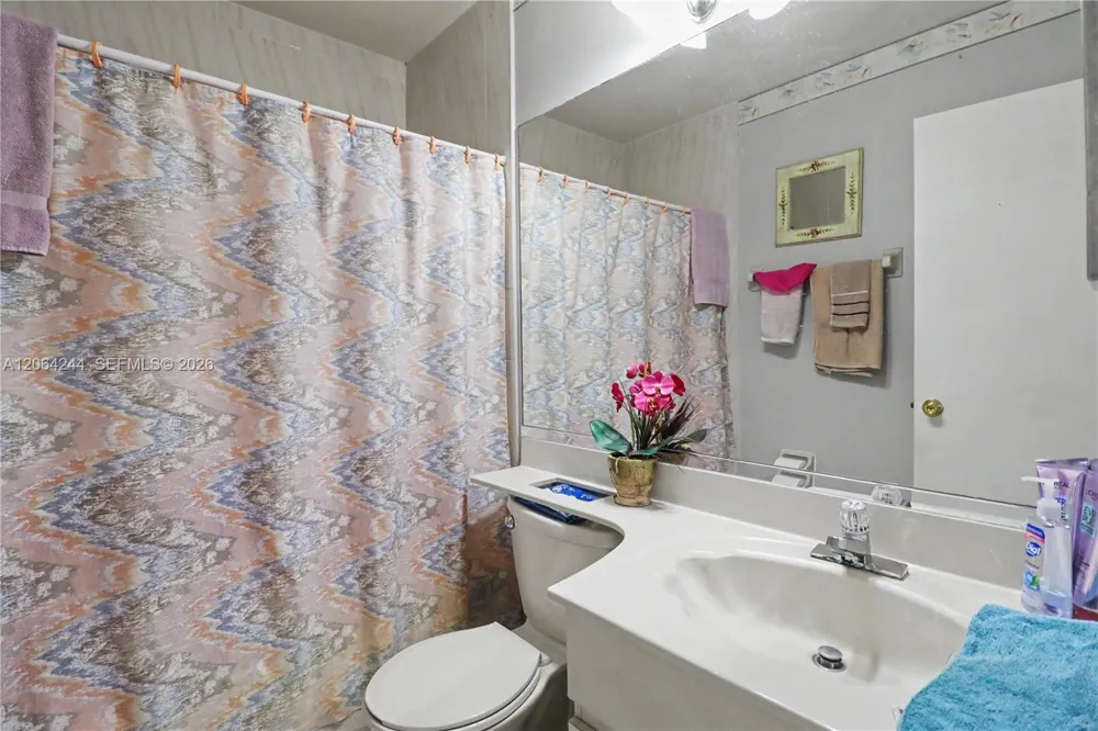 5465 W 21st Ct Hialeah, FL 33016