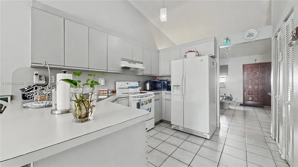 5465 W 21st Ct Hialeah, FL 33016