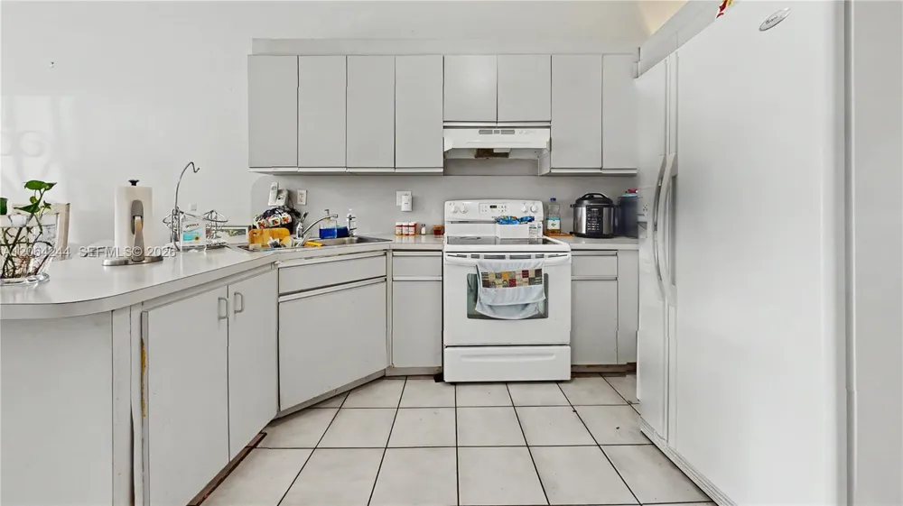 5465 W 21st Ct Hialeah, FL 33016
